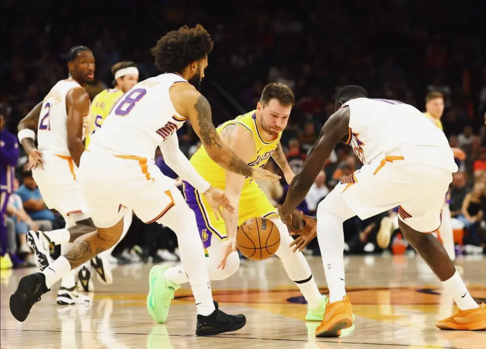 艾顿, 拖空间, 六边形战士